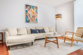 1BR Suite with High end amenities,KING bed and WFH setup